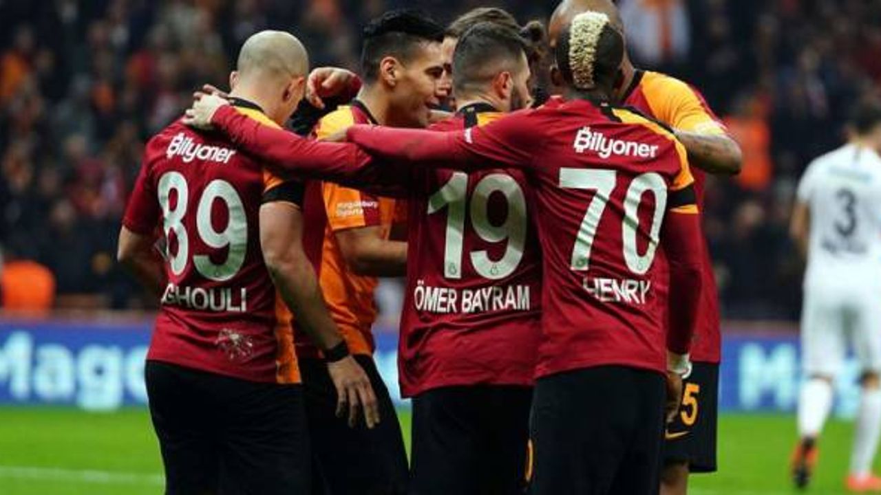 Galatasaray'lı futbolculardan, yönetime büyük jest!