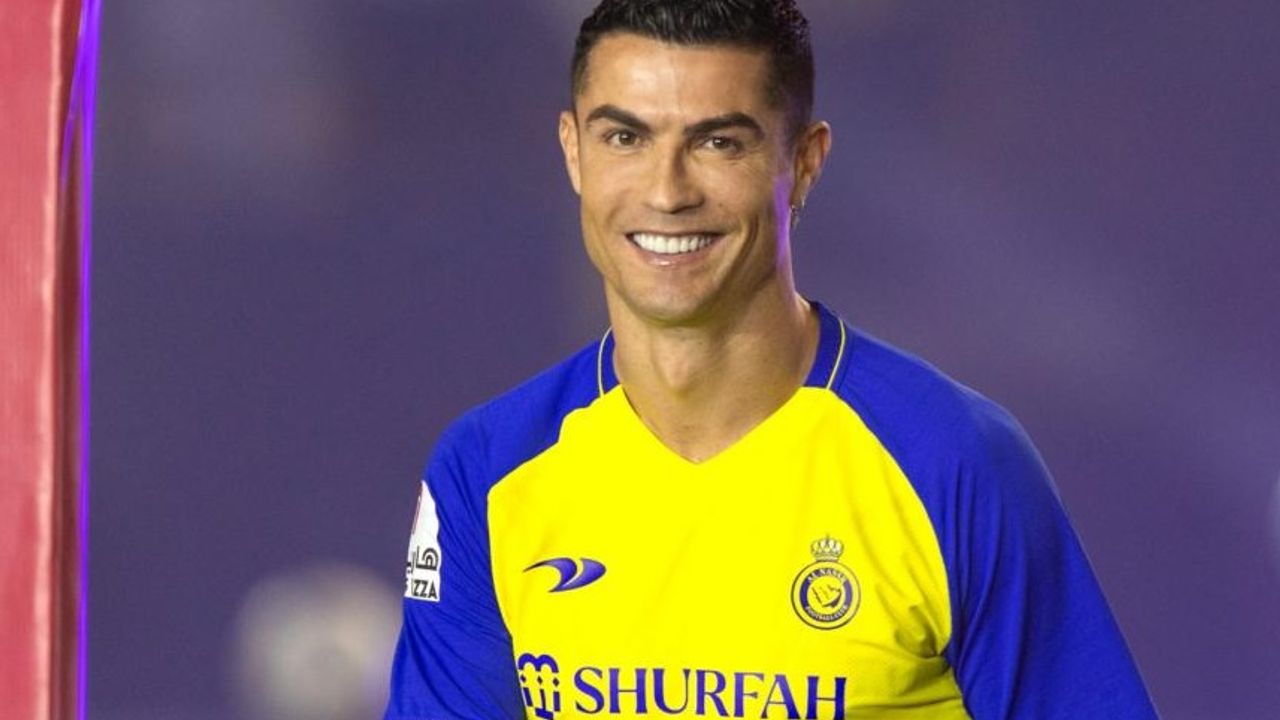 Cristiano Ronaldo Arabistan'da kendini buldu! Ayın futbolcusu seçildi