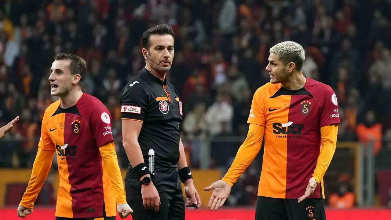 Galatasaraylı futbolculardan hakem isyanı