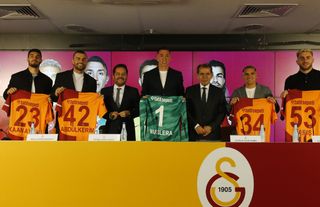 Galatasaray'da 5 futbolcunun sözleşmesi yenilendi