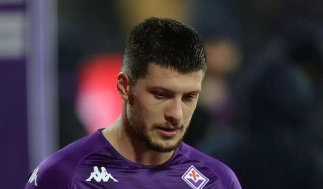 Luka Jovic Fiorentina'da kalacak