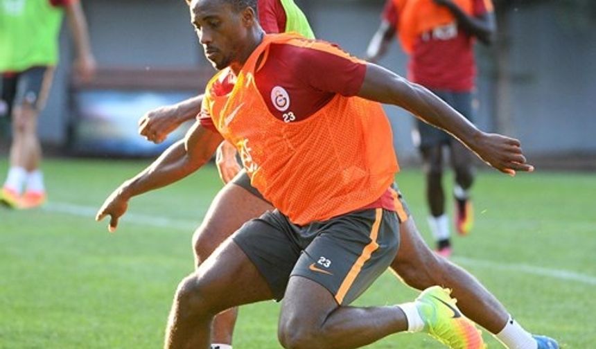 Antrenmanın ana bölümünde ise dar alanda üç takım ayrılan oyuncularımız, çift kale maç ve mini turnuva gerçekleştirdi.