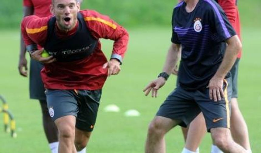Aarhus kentinde dün kampa giren sarı-kırmızılı futbol takımı, teknik direktör Jan Olde Riekerink yönetiminde çift antrenman gerçekleştirdi.