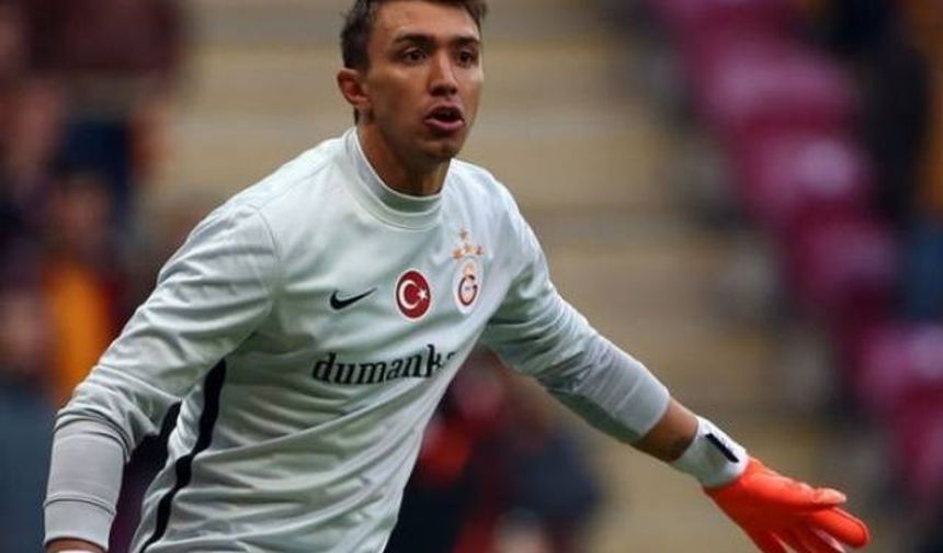 Muslera değerini daha fazla düşürmeden satılmalı.