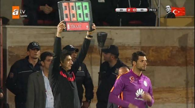 Umut Bulut'un daha 2 senelik kontratı var. Bu saatten sonra yapılacak tek şey; Dany'de olduğu gibi Beşiktaş'a itelemek yerli forvet ayağına.