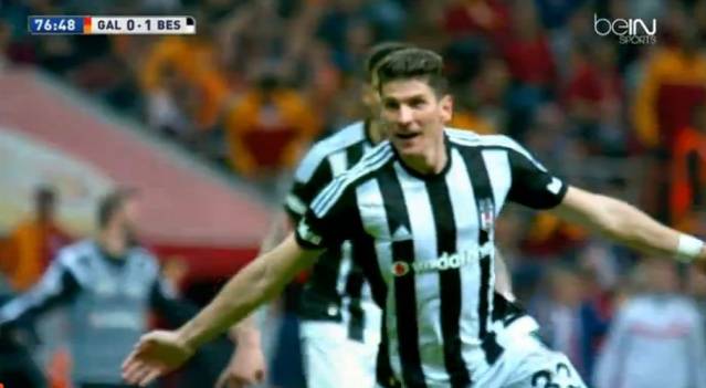 Derbi sosyal medyayı yıktı geçti