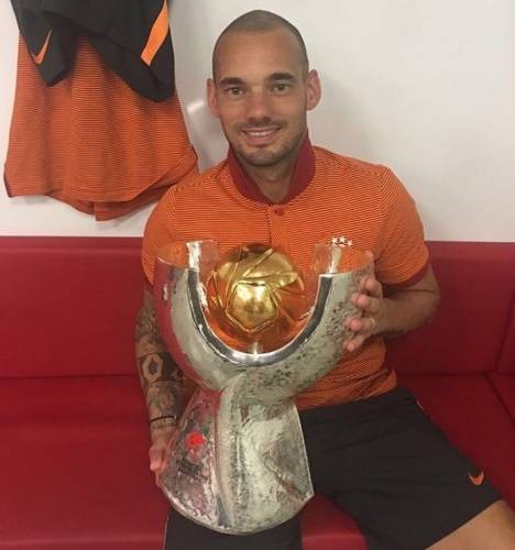 Futbolcuların kupa şovu