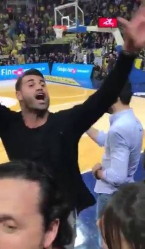 Ayrıca Galatasaray&#039;ın geçtiğimiz günlerde sosyal medya hesabından bir taraftarın küfürlü mesajını okuyan Josef de Souza için de TFF&#039;ye şikayette bulunacağı ifade edildi.