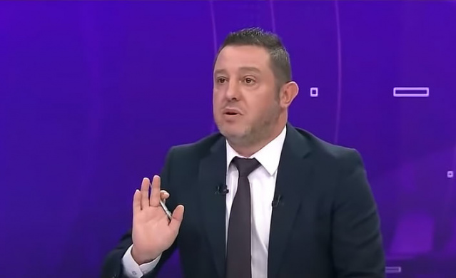 NİHAT KAHVECİ: "BU KADARINI BEKLEMİYORDUM"

"Torreira ile Mertens’i herkes biliyor. Napoli’de en çok gol atan oyuncudan bahsediyoruz. Maradon’ların Hamsik’lerin efsane olduğu yerde en çok gol atan oyuncu Mertens. Fovette oynat, kenarda oynat. Torreira’yı tut, sahaya bırak, her yere basan inanılmaz bir oyuncu. Galatasaray’dan bu kadar iyi transferler beklemiyordum. Dursun başkana ve yönetimine helal olsun.”