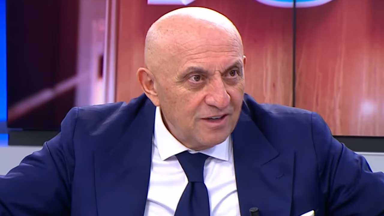 Sinan Engin: "Bence doktora baktırın, kendinde değil..."